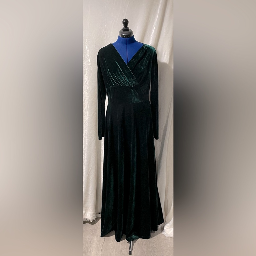 Brand: Urban Coco
Size: XL
Color: Dark Green/Castleton Green